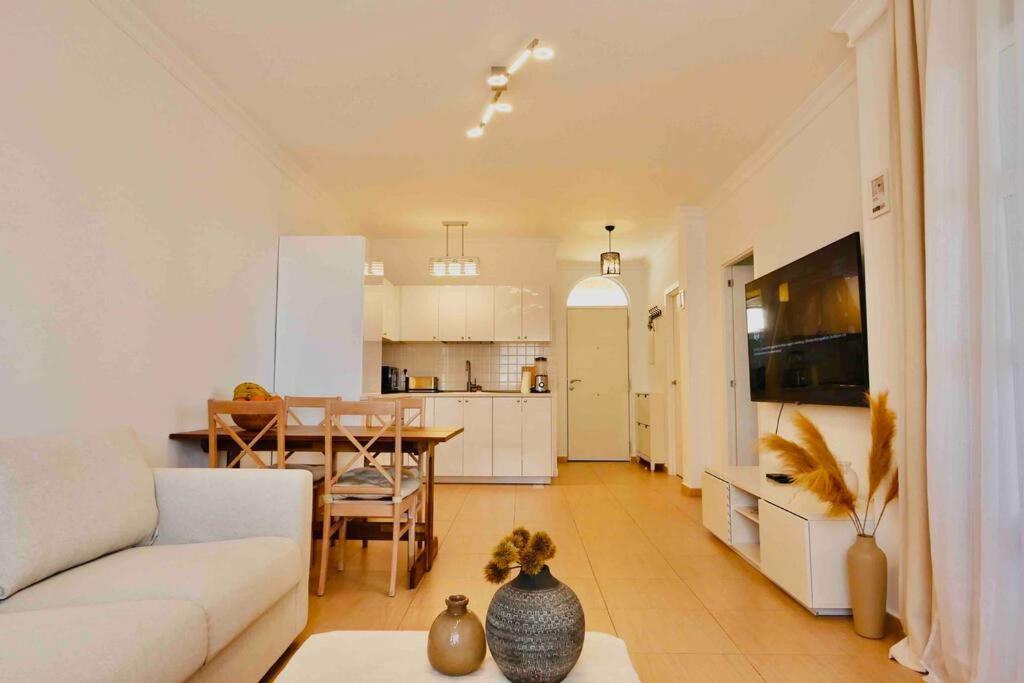 Costa Adeje, 2 Bedrooms Apartment Exteriör bild